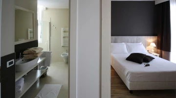 Double room with private bathroom