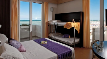 Camera matrimoniale con letto a castello a scomparsa