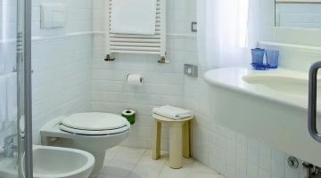 Bathroom with shower box