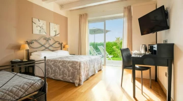 Quadruple room with private patio