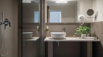 Private bathroom with shower box
