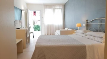 Triple room with private patio