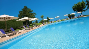 Piscine avec solarium