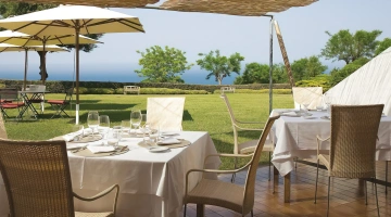 Repas dans le jardin