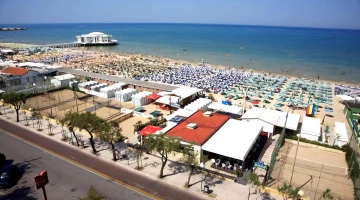 Panoramablick auf den Strand
