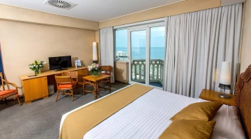 Doppelzimmer mit Terrasse mit Meerblick und TV