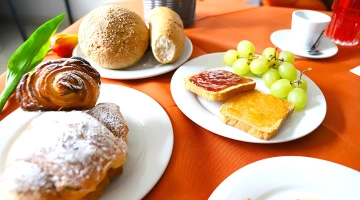 Petit-déjeuner à table