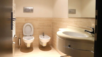 salle de bain privée dans la chambre