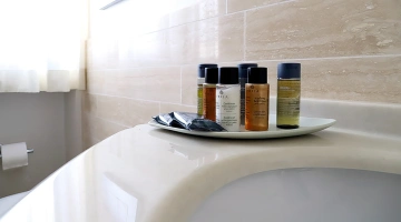 Ensemble de courtoisie dans la salle de bain