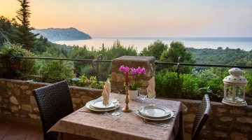 Dîner servi en terrasse