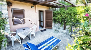 Patio meublé dans l'annexe