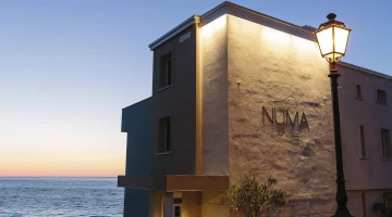 Esterno in notturna del numa hotel