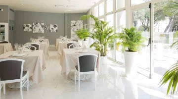 Sala ristorante con luce naturale