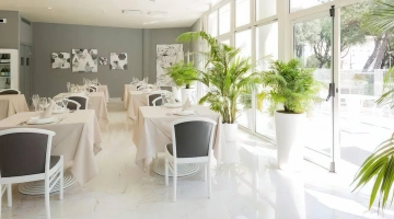 Sala ristorante con luce naturale