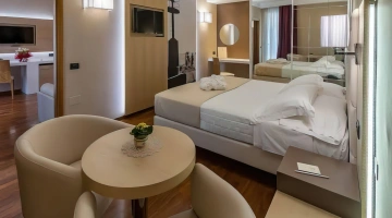 Suite matrimoniale con salottino