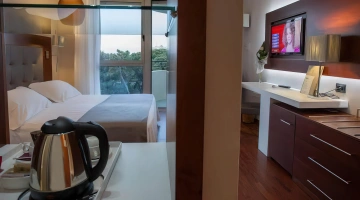 Camera superior con balcone