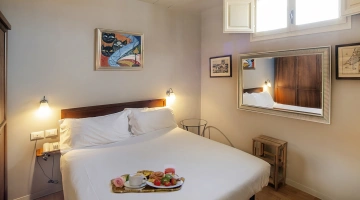 Camera matrimoniale con letto alla francese