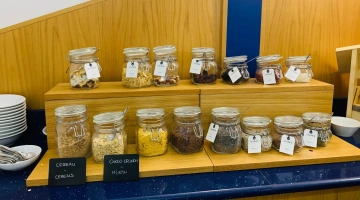 Müsli am Frühstücksbuffet