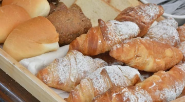 Brot und Brioche zum Frühstück