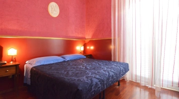 Stanza matrimoniale con balcone