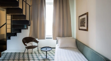 Suite luminosa con divano letto