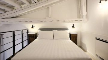 Suite luminosa con divano letto