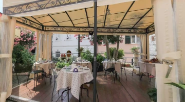 Gazebo meublé