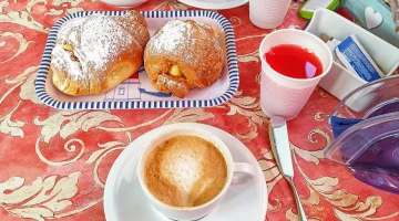 Petit-déjeuner italien sucré