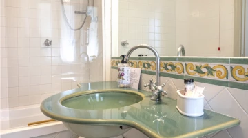 Bagno con box doccia 