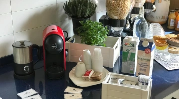 Colazione a buffet con macchinetta del caffè