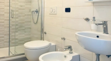 Bagno con box doccia