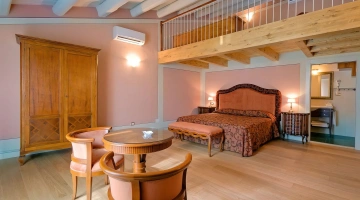 Suite aus dem 19. Jahrhundert mit Zwischengeschoss