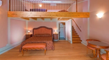 Suite aus dem 19. Jahrhundert mit Zwischengeschoss