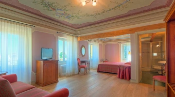 Wohnbereich in der Louis XVI Suite