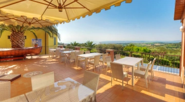 Terrazza panoramica arredata