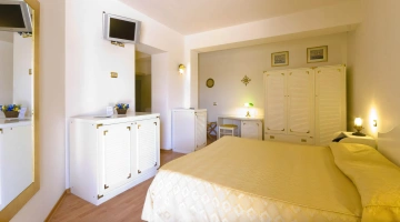 Camera matrimoniale superior con TV