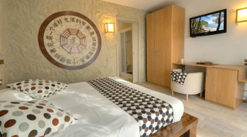 Camera matrimoniale Deluxe con TV e scrivania