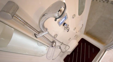 Douche dans la chambre Deluxe