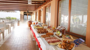 Buffet petit-déjeuner continental