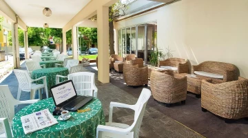 Furnished terrace on the ground floor