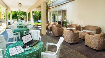 Furnished terrace on the ground floor