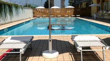 Swimming pool with solarium area