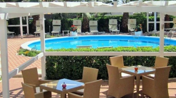 Entspannungsbereiche im Pool