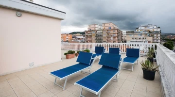 Terrazza panoramica adibita a solarium