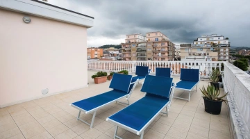 Terrazza panoramica adibita a solarium