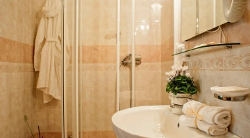 Bagno con box doccia