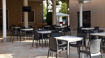 Furnished outdoor area
