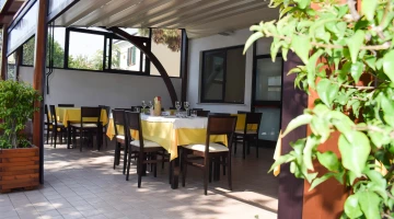 Restaurant tables in the outdoor room