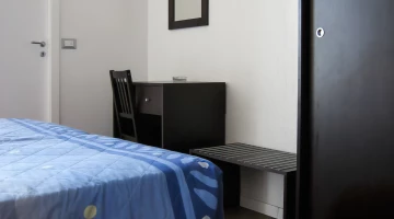 Room with desk and luggage rack