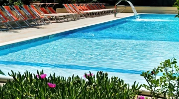 Swimming pool with sunbeds